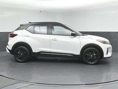 Used 2023 Nissan Kicks SR image 8