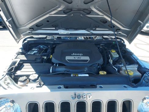Used 2016 Jeep Wrangler Unlimited Sahara w/ Connectivity Group AWD/4WD image 27