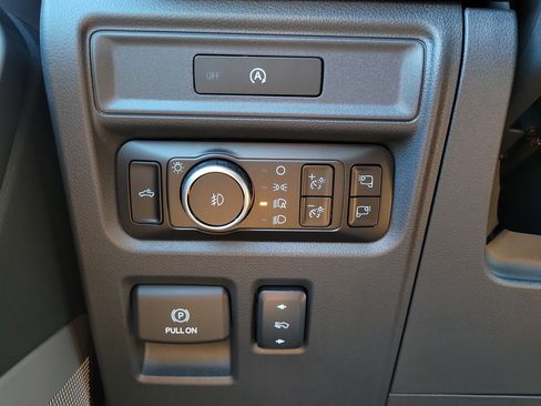 Used 2025 Ford F150 Lariat w/ Equipment Group 501A Mid image 26