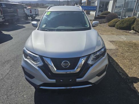 Used 2018 Nissan Rogue SV image 8