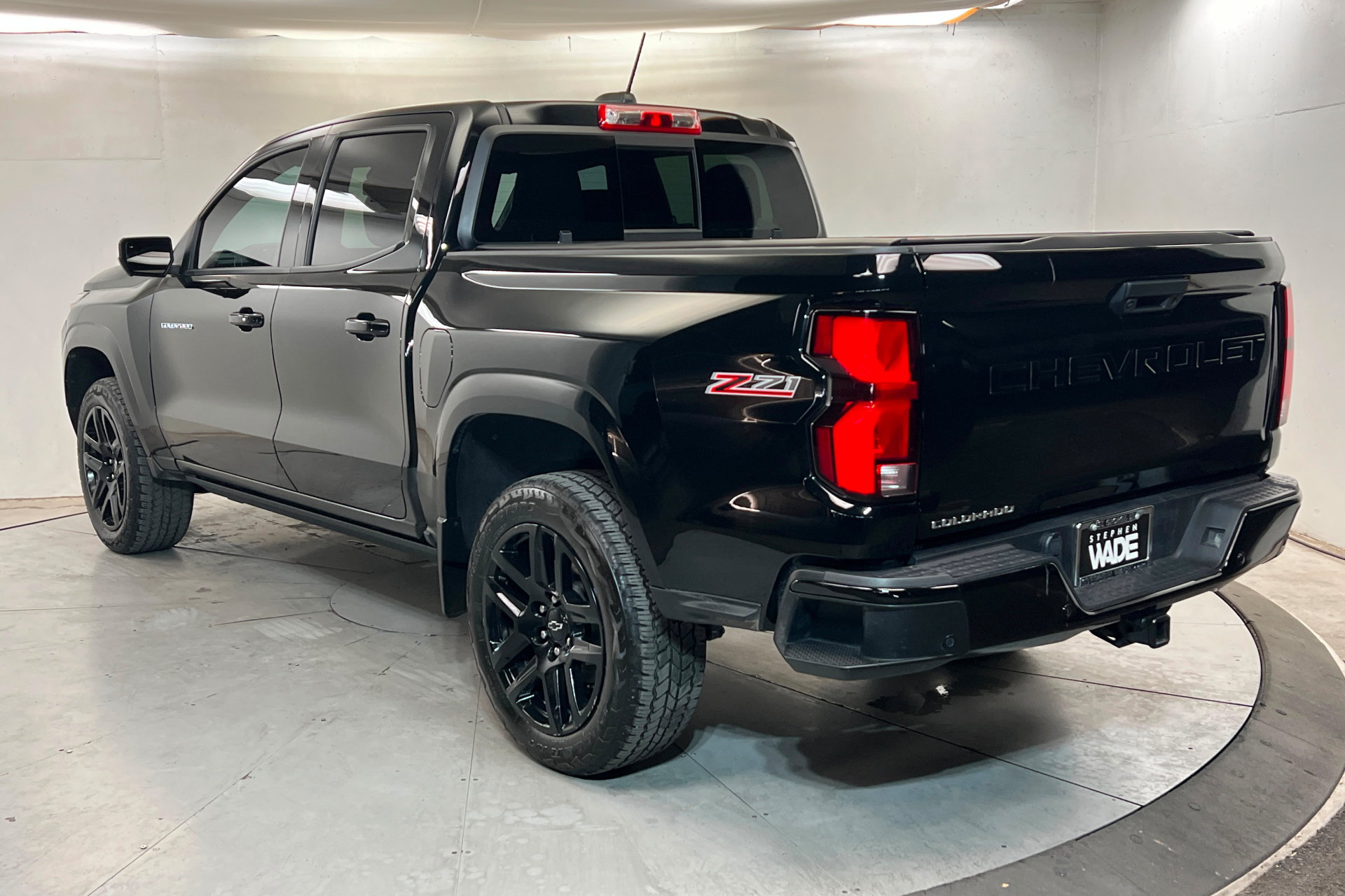 Used 2024 Chevrolet Colorado Z71 w/ Z71 Convenience Package 2 AWD/4WD image 3