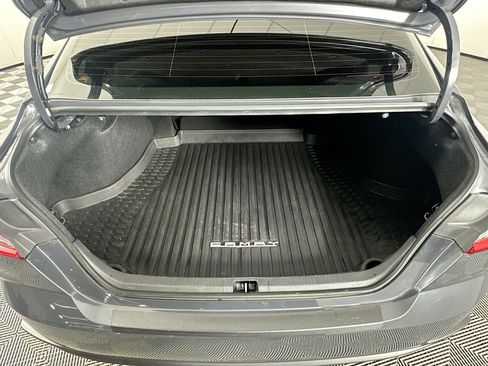 Used 2025 Toyota Camry SE w/ Convenience Package image 29