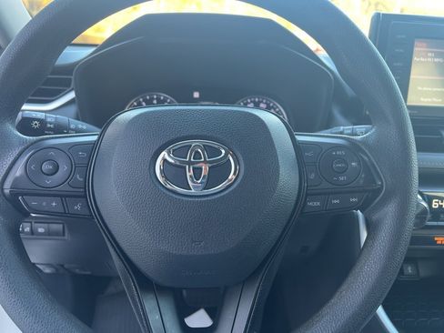 Used 2021 Toyota RAV4 XLE image 2