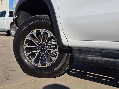 Used 2025 Chevrolet Silverado 1500 ZR2 w/ Technology Package image 32