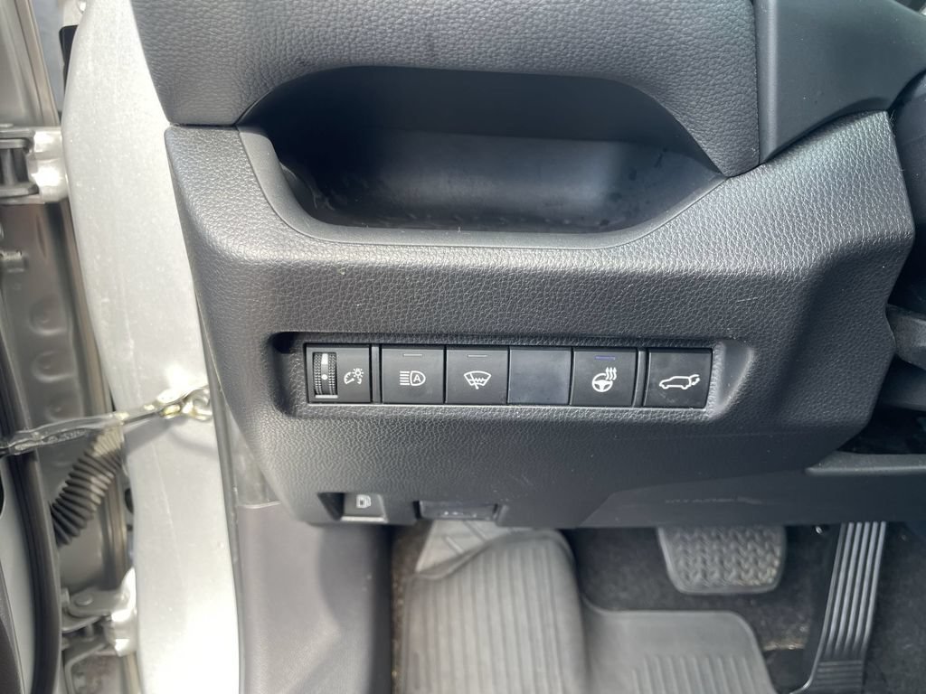 Used 2021 Toyota RAV4 XLE w/ Convenience Package AWD/4WD image 19