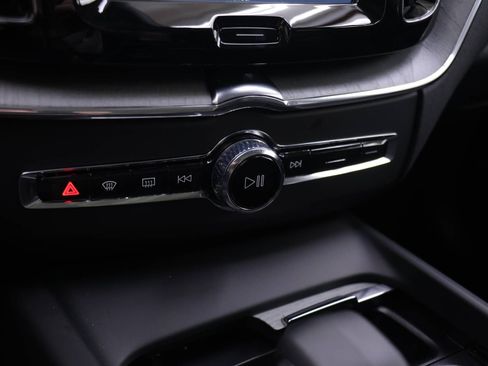 Certified 2025 Volvo XC60 T8 Plus image 9