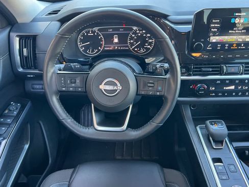 Certified 2025 Nissan Pathfinder SL image 15