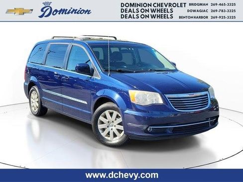 Used 2014 Chrysler Town & Country Touring image 1