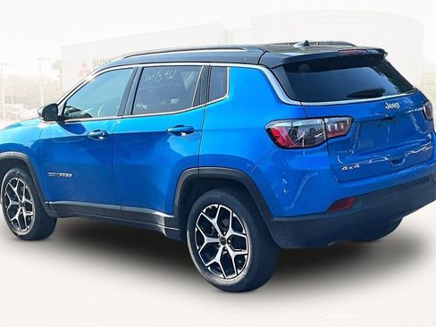 Used 2025 Jeep Compass Limited AWD/4WD image 4