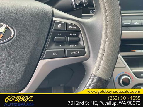Used 2017 Hyundai Elantra Limited w/ Limited Tech Package 04 FWD image 28