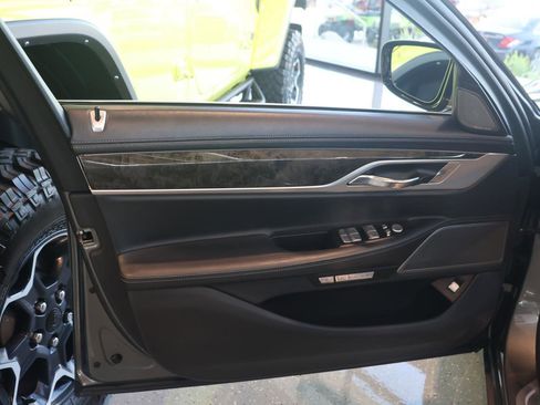 Used 2018 BMW 740i image 33