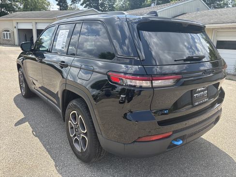 Used 2022 Jeep Grand Cherokee Trailhawk w/ Luxury Tech Group III AWD/4WD image 7