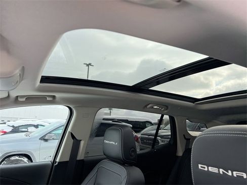 Used 2024 GMC Terrain Denali w/ Denali Premium Package image 19