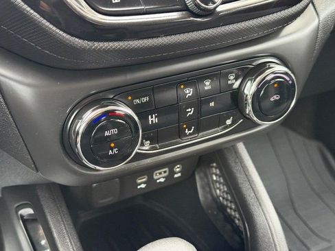 Used 2022 Chevrolet TrailBlazer LT w/ Convenience Package FWD image 28