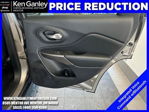 Used 2019 Jeep Cherokee Latitude Plus w/ Cold Weather Group image 22