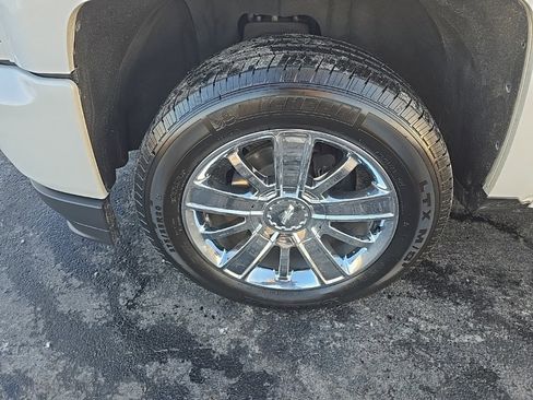 Used 2018 Chevrolet Silverado 1500 High Country image 4