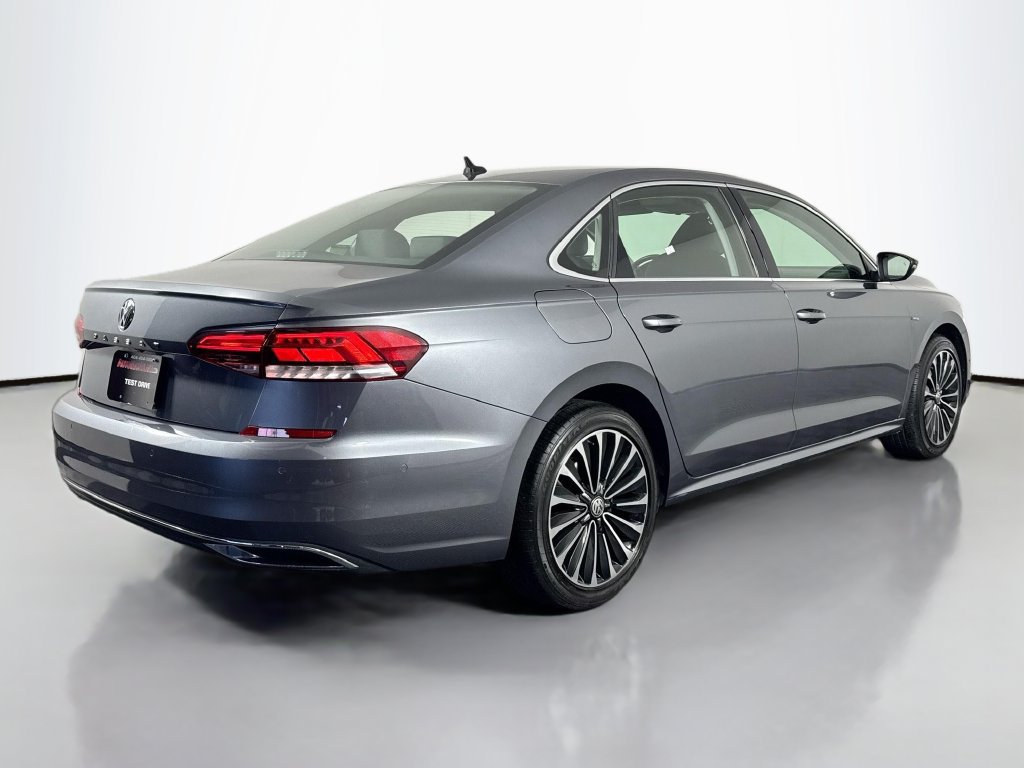 Used 2022 Volkswagen Passat 2.0T FWD image 5