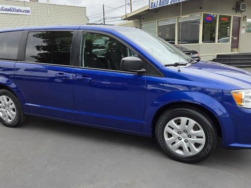 Used 2018 Dodge Grand Caravan SE w/ UConnect Hands-Free Group FWD image 6