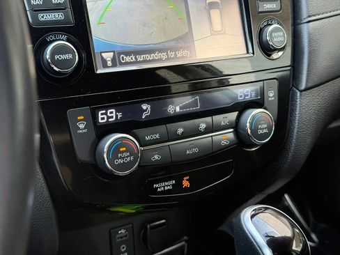 Used 2017 Nissan Rogue SV w/ Sun & Sound Touring Package image 37