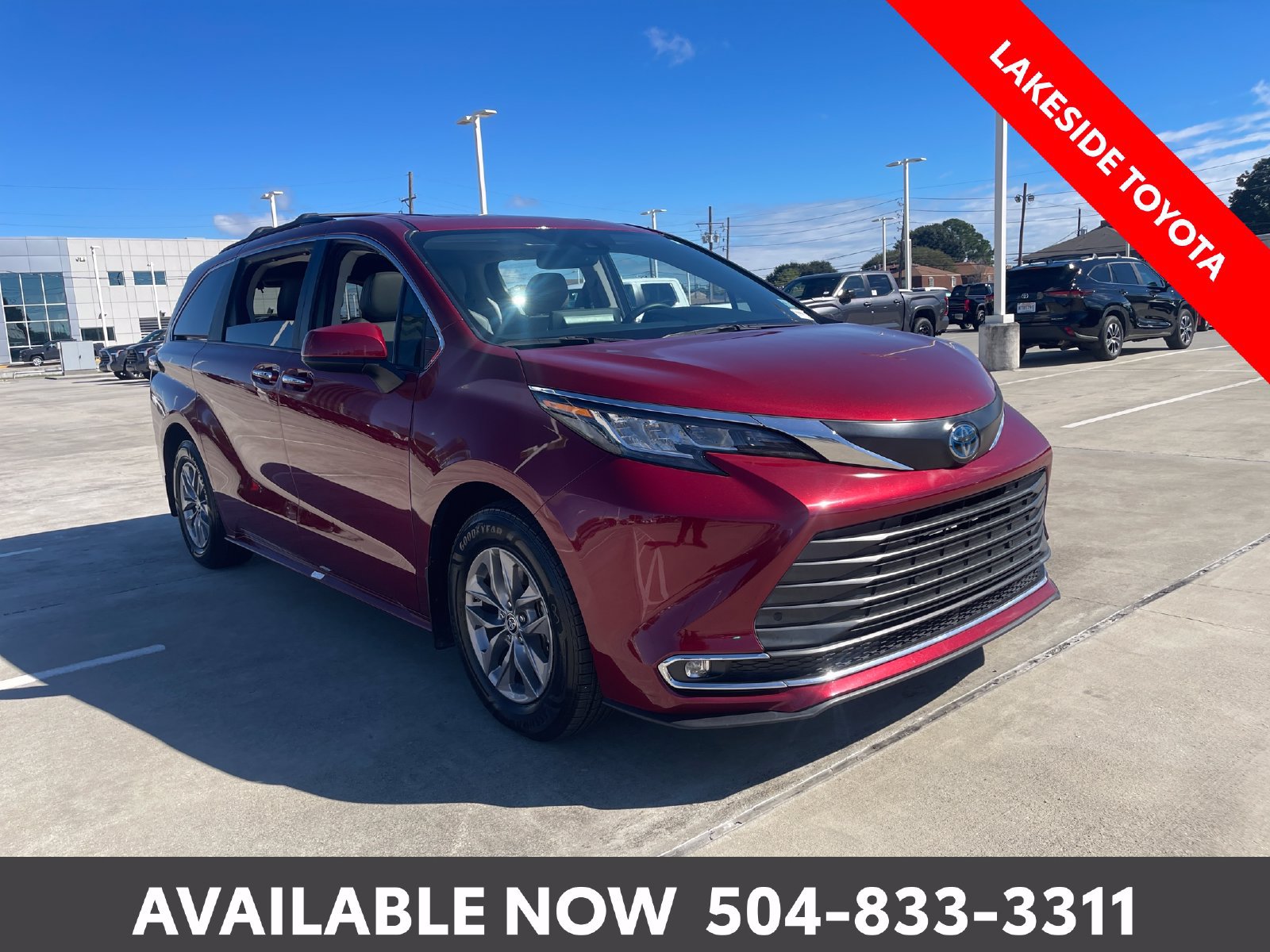 Used 2023 Toyota Sienna XLE FWD image 7