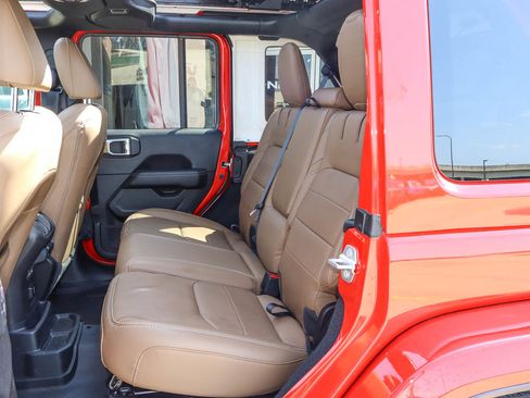 Used 2021 Jeep Wrangler Unlimited Sahara w/ Cold Weather Group AWD/4WD image 8