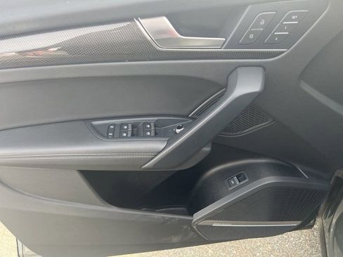 Used 2024 Audi SQ5 Prestige w/ Prestige Package image 9