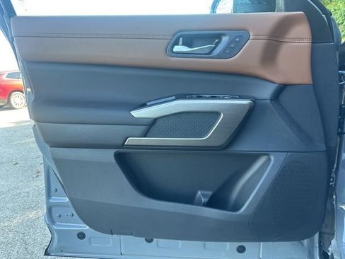 New 2025 Nissan Pathfinder Platinum w/ Lighting Package (N92) image 13