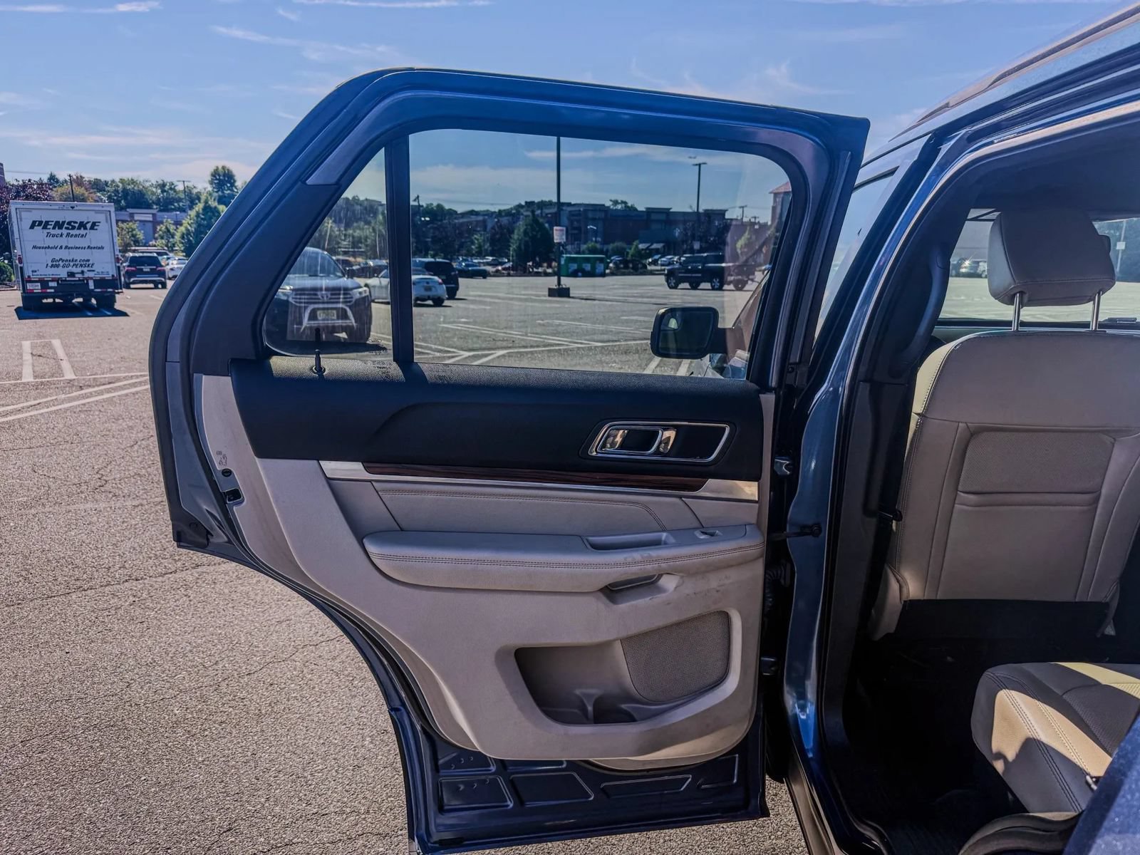 Used 2018 Ford Explorer Limited FWD image 16