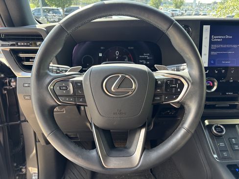 Used 2025 Lexus GX 550 w/ Cold Area Package AWD/4WD image 18