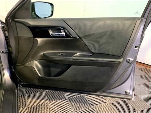 Used 2016 Honda Accord LX image 43