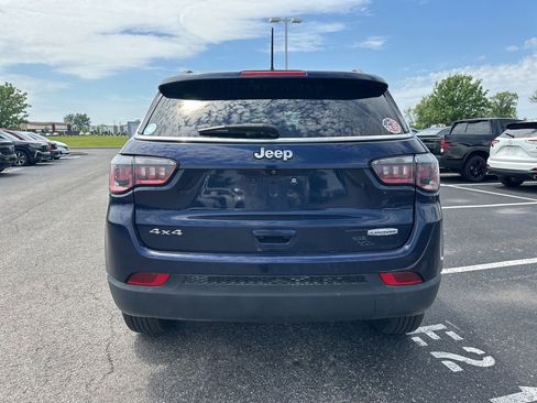 Used 2018 Jeep Compass Latitude w/ Cold Weather Group AWD/4WD image 11