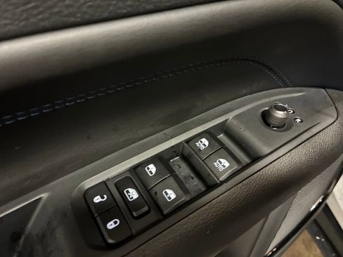 New 2025 Jeep Compass Latitude w/ Sun & Sound Group AWD/4WD image 12
