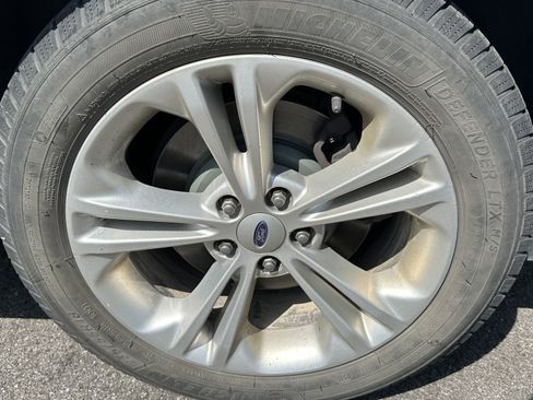 Used 2013 Ford Taurus SEL FWD image 13