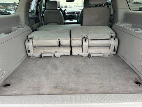 Used 2010 GMC Yukon XL SLT w/ SLT-2 Equipment Package image 12