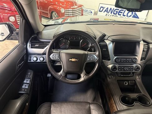 Used 2019 Chevrolet Suburban LT w/ Luxury Package AWD/4WD image 18