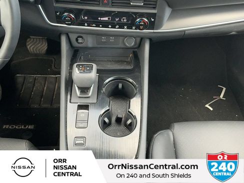 Used 2025 Nissan Rogue SV w/ SV Premium Package FWD image 25