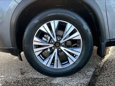 Used 2023 Nissan Rogue SV w/ SV Premium B Package image 7