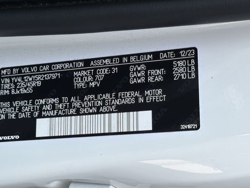 Certified 2024 Volvo V60 B5 Cross Country Plus w/ Protection Package Premier AWD/4WD image 37