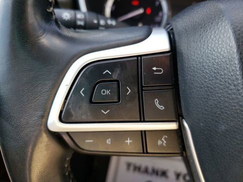 Used 2022 Toyota Highlander XLE image 16