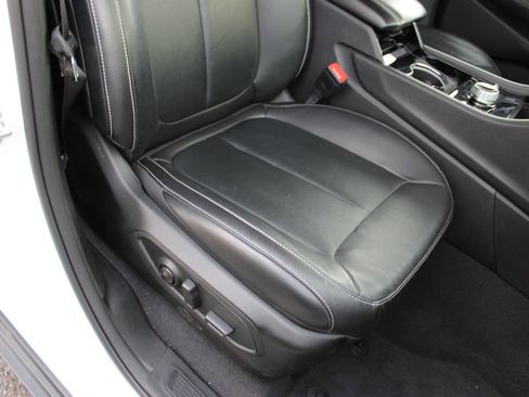 Used 2022 Jeep Grand Cherokee Limited image 23