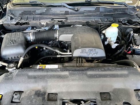 Used 2021 RAM 1500 Classic SLT RWD image 28