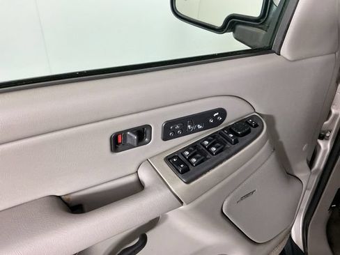 Used 2005 Chevrolet Suburban Z71 w/ Preferred Equipment Group AWD/4WD image 10
