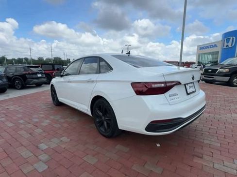 Used 2024 Volkswagen Jetta SE FWD image 9