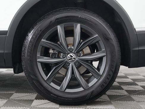 Used 2024 Volkswagen Tiguan SE FWD image 17