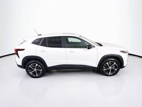 Used 2025 Chevrolet Trax RS w/ Sunroof Package FWD image 10