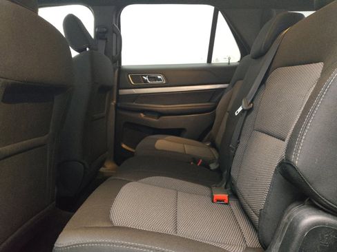 Used 2018 Ford Explorer XLT AWD/4WD image 18
