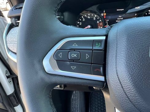 Used 2025 Jeep Compass Latitude w/ Sun & Sound Group AWD/4WD image 37
