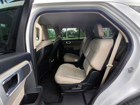 Used 2020 Ford Explorer XLT RWD image 32