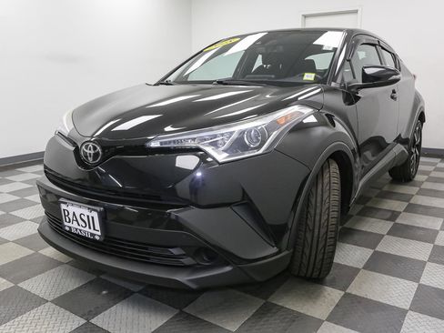 Used 2018 Toyota C-HR XLE FWD image 4