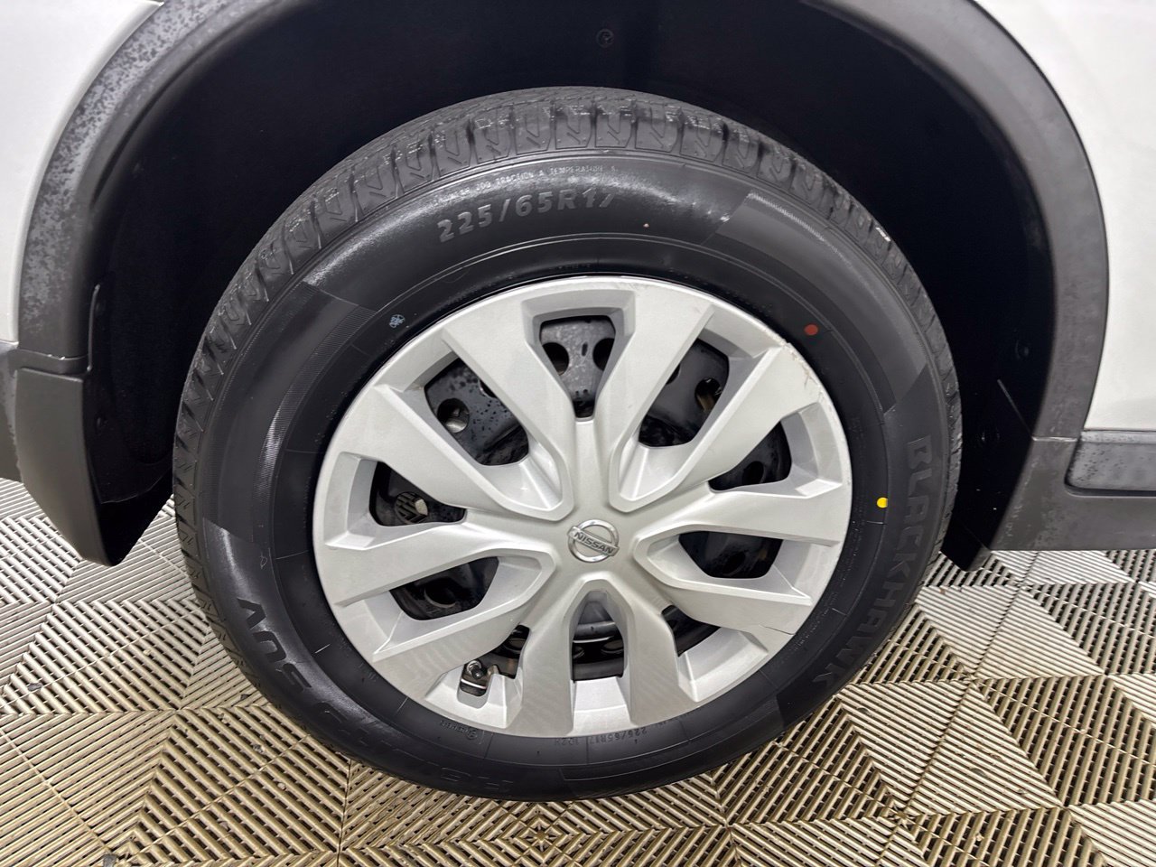 Used 2015 Nissan Rogue S FWD image 26